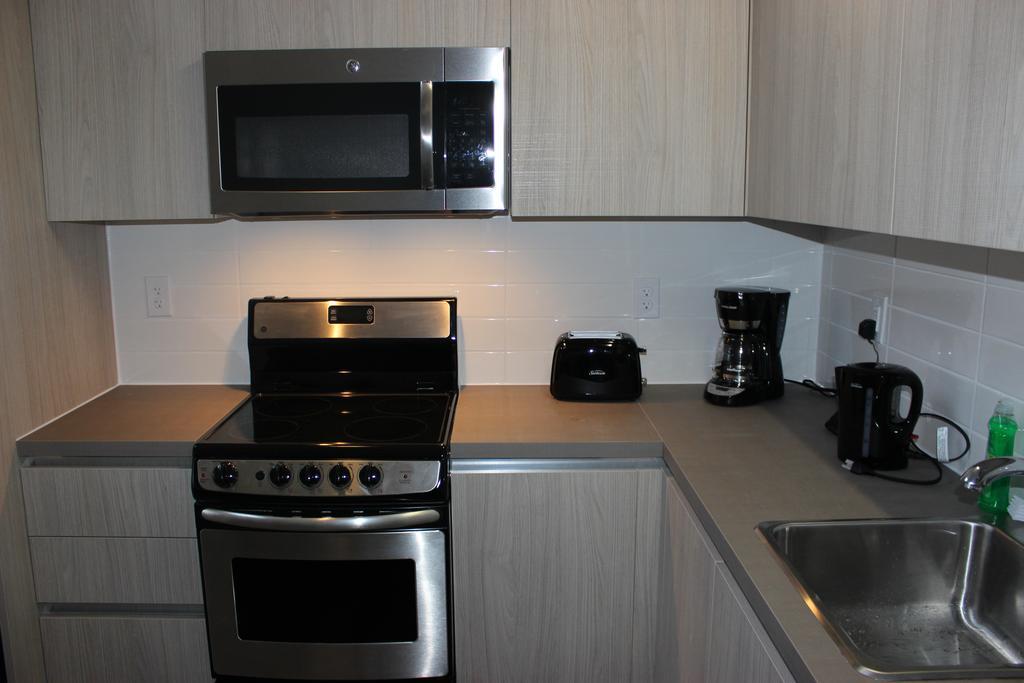 Atlas Suites- Furnished Apartments-College Street, Toronto Exterior photo